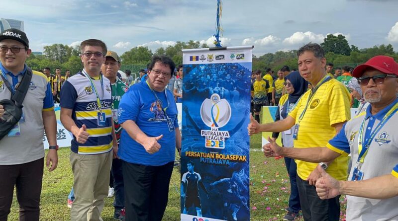 Ketua Kampung Rasmikan Liga Bola Sepak Putrajaya M5