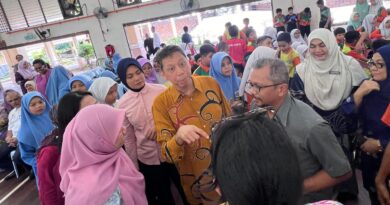 Penyampaian Cek Cura Bantuan Awal Persekolahan (BAP) Di Putrajaya