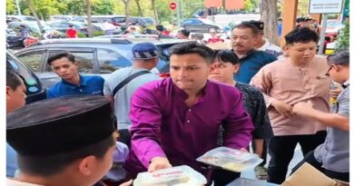 Sumbangan Pek Makanan Ke Surau Jumaat