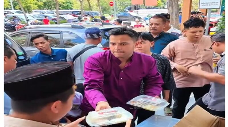 Sumbangan Pek Makanan Ke Surau Jumaat