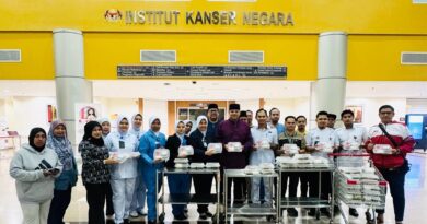 Tak Banyak Alasan: UMNO Putrajaya Teruskan Tradisi Singgah Sahur