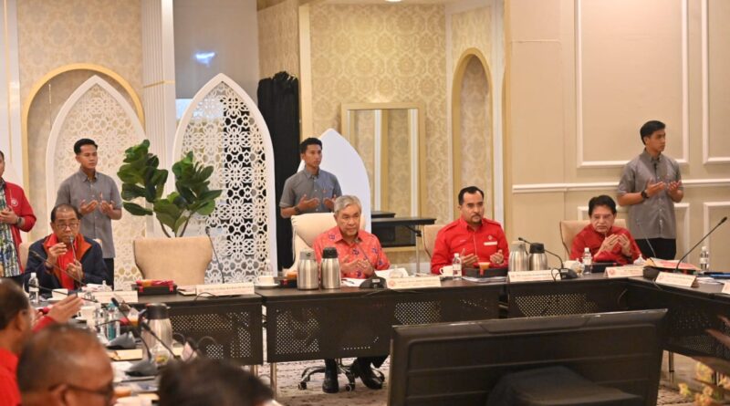 MKT: UMNO Terima Hampir 6,300 Permohonan Masuk Semula, Termasuk Hishammuddin Dan Khairy