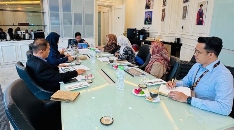 Pertemuan dengan Pengarah KEMAS Wilayah Persekutuan