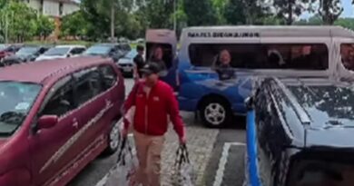 Serahan sumbangan bakul makanan